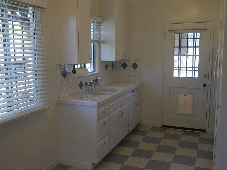 3804 Minerva Ave — Photo 18