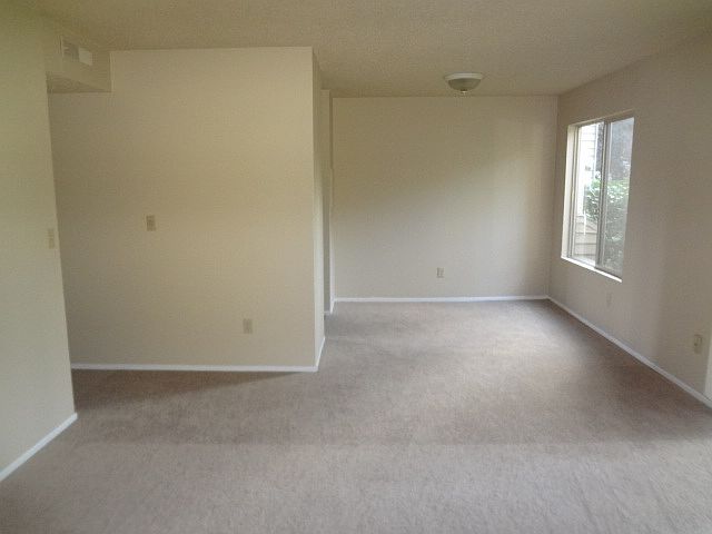 1st image of 12424 NE 145th St APT C10