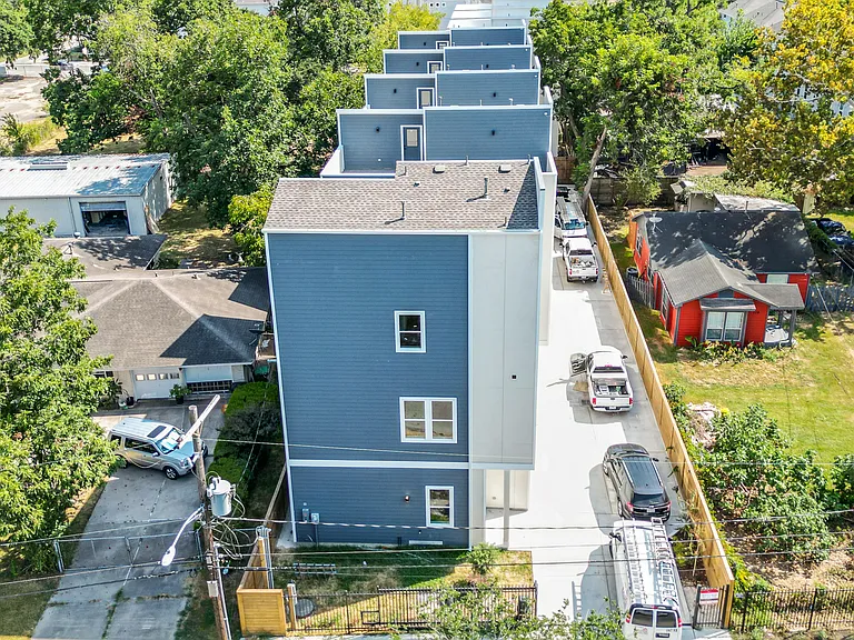 715 Service St #B — Photo 30