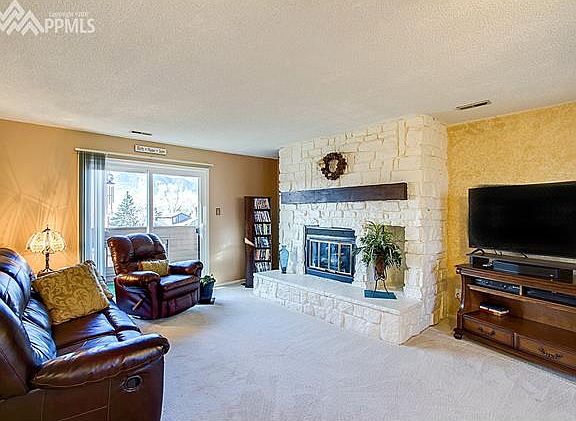 4th image of 1065 Moorings Dr