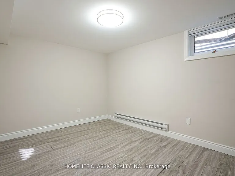 100 Chaucer Cres — Photo 16