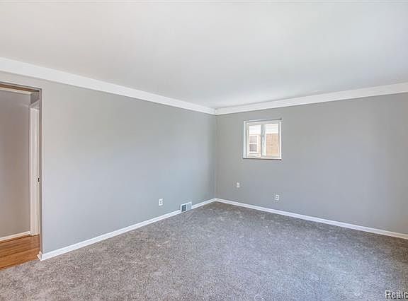 3rd image of 25150 Chippendale St