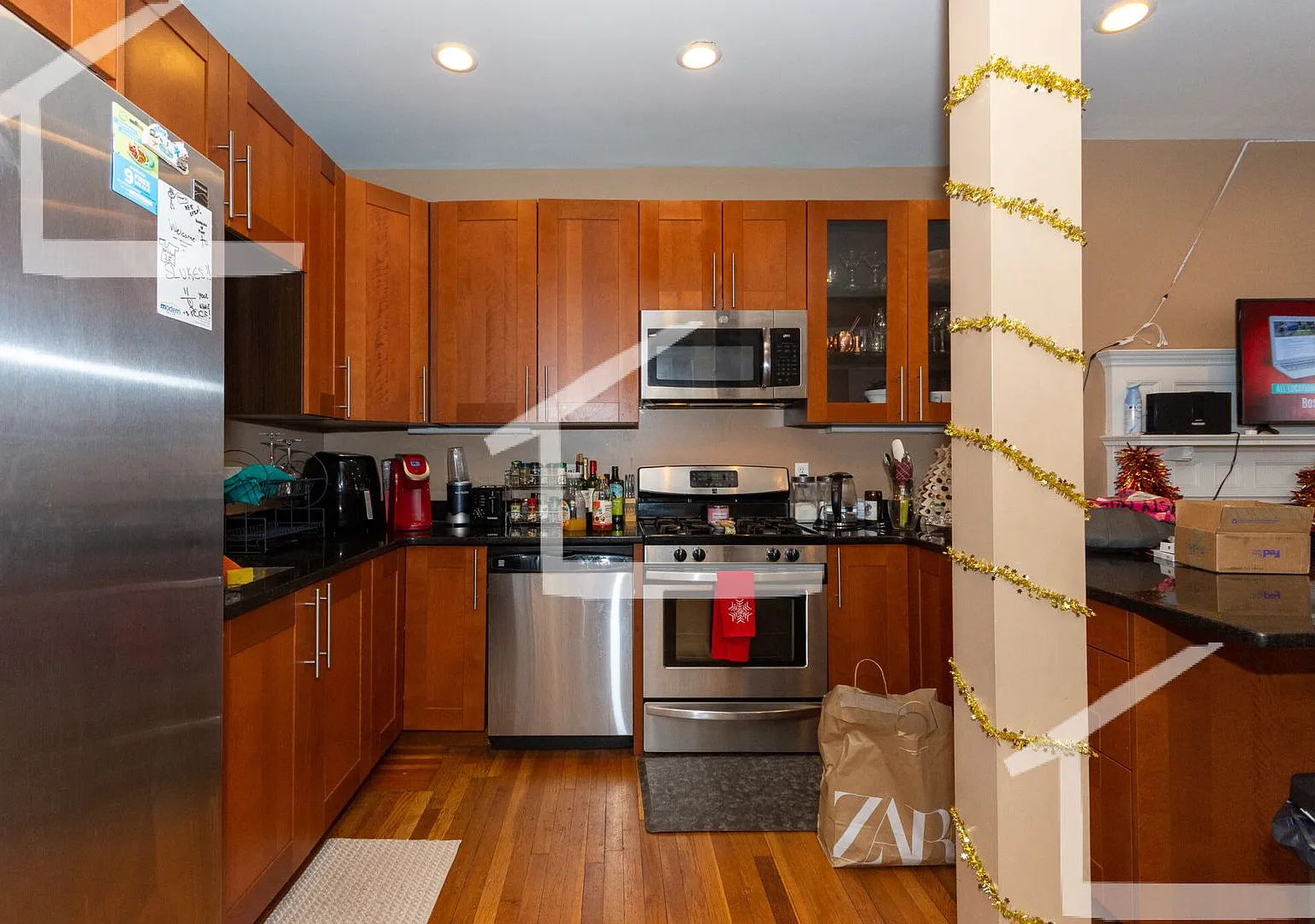 Huge 4 bed 2 bath near BU and the Green Line! — Photo 3