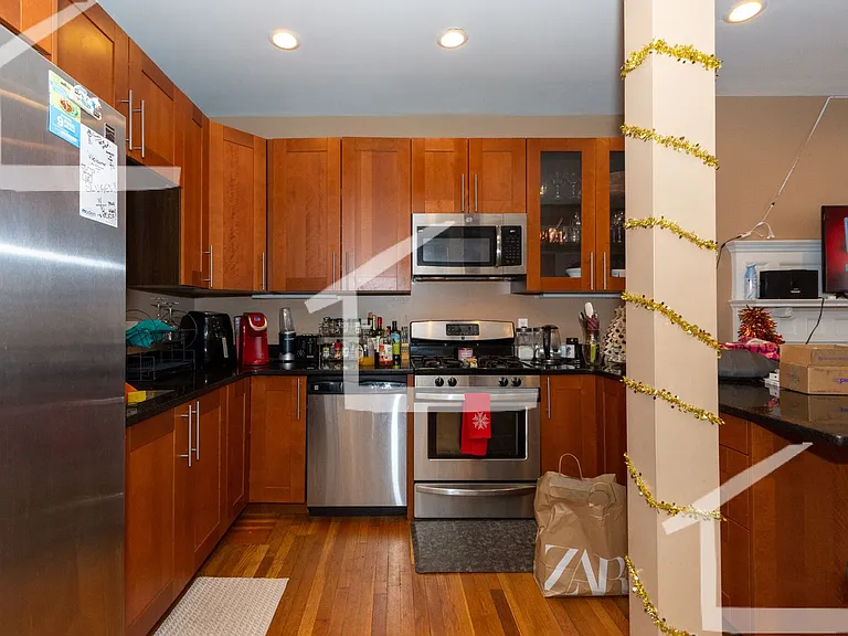 15 Saint Lukes Rd #1 — Photo 3