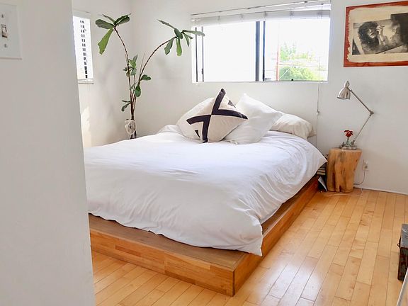 3rd image of 1531 Cabrillo Ave #6