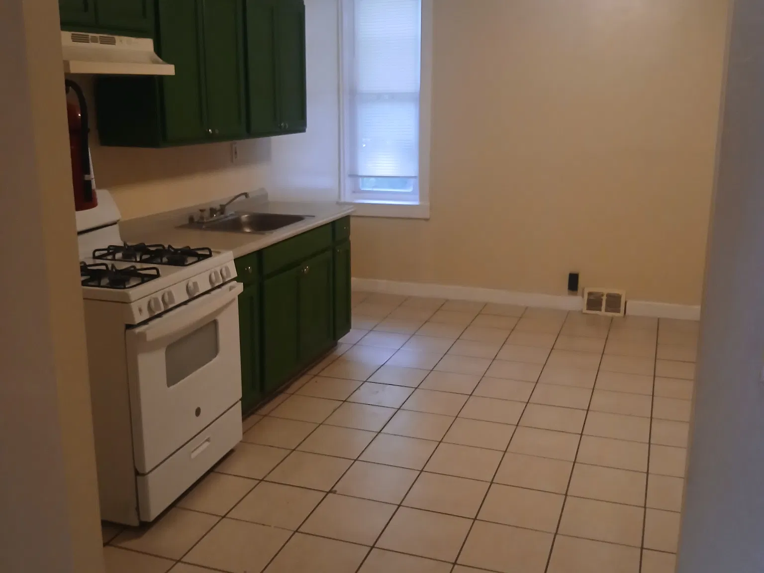 4 bed, 1435 sqft, $2,000 — Photo 2