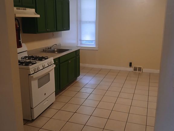 2nd image of 913 N 5th St