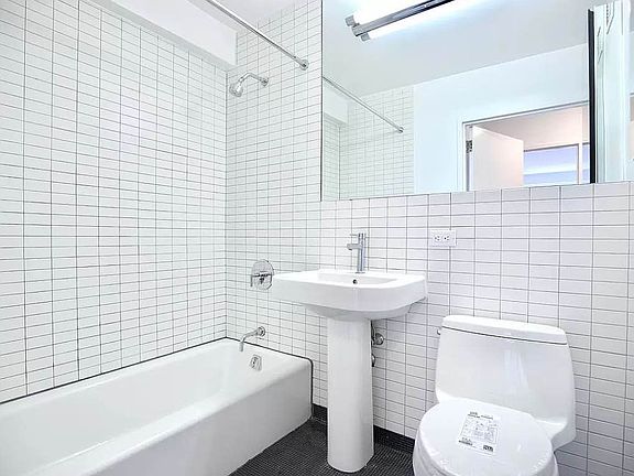 5th image of 222 E 39th St APT 11F