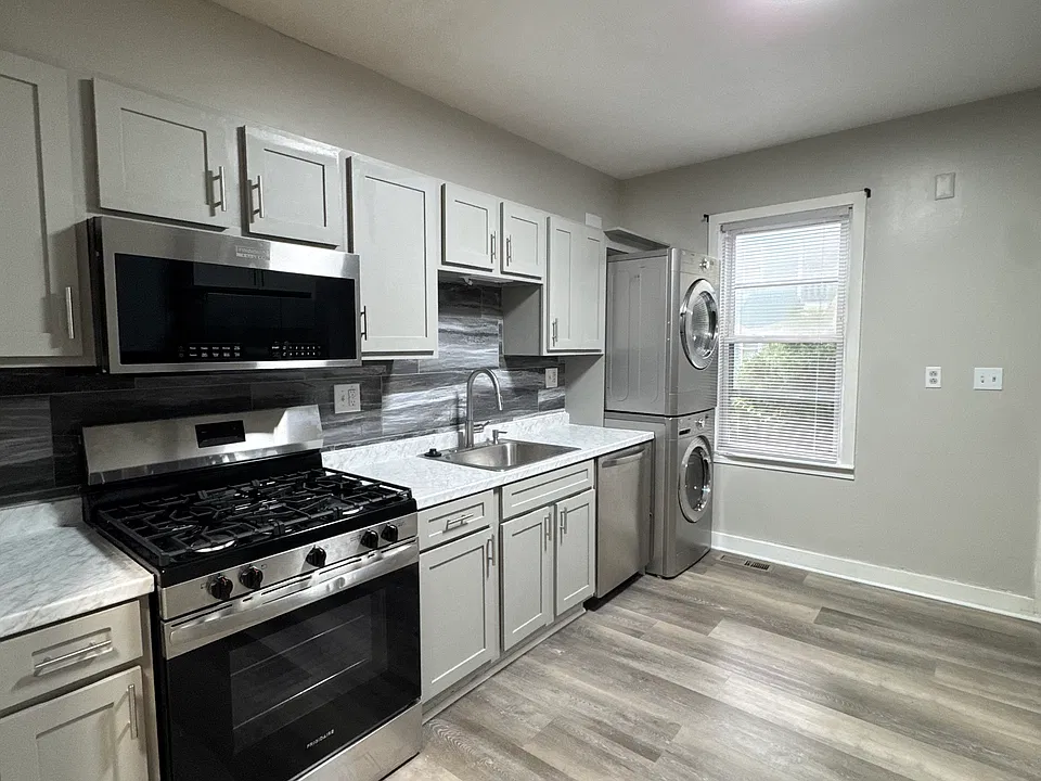 39 Oakwood St #1