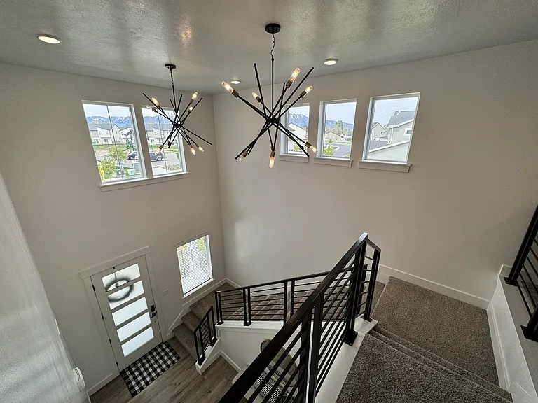 355 W 3085 S — Photo 29