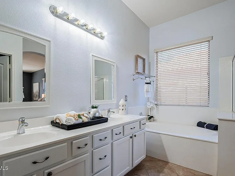 1863 E Flintlock Way — Photo 30