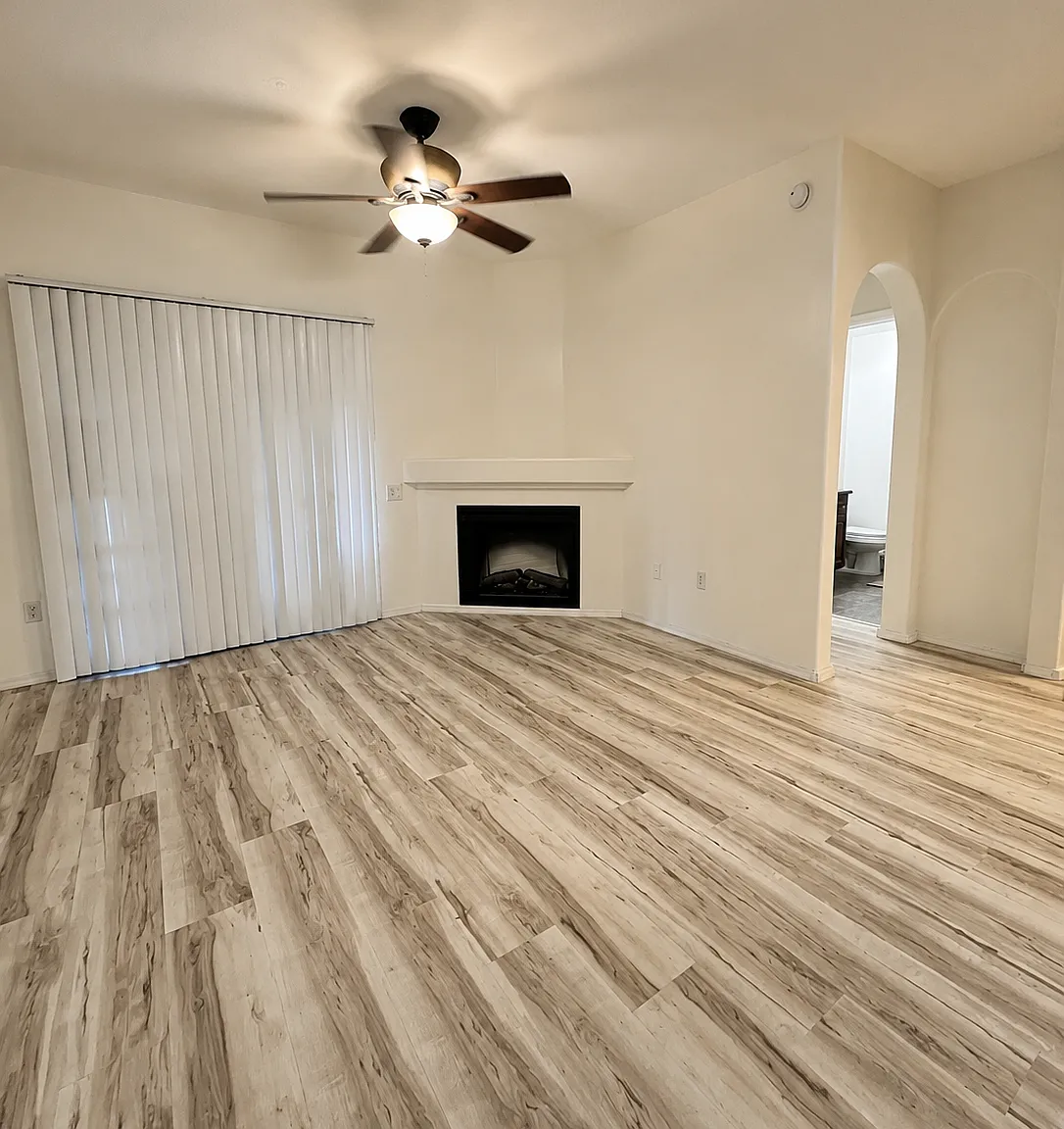 2550 E River Rd — Photo 4