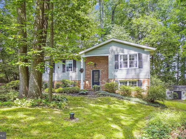 702 Scotsdale Rd, Westminster, MD 21157