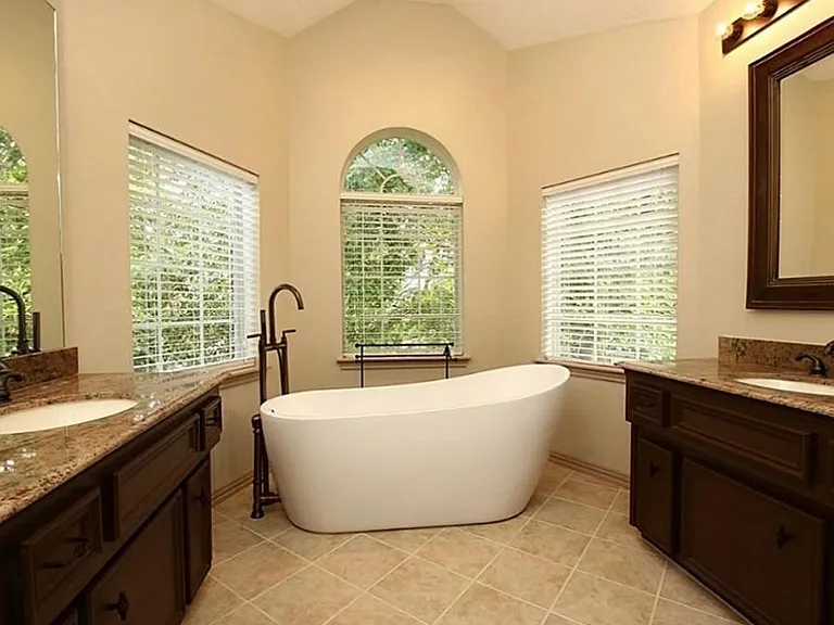 23035 Lanham Dr — Photo 16