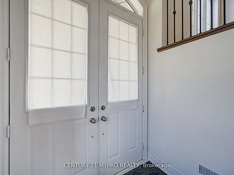 7 Latchford Ln — Photo 3