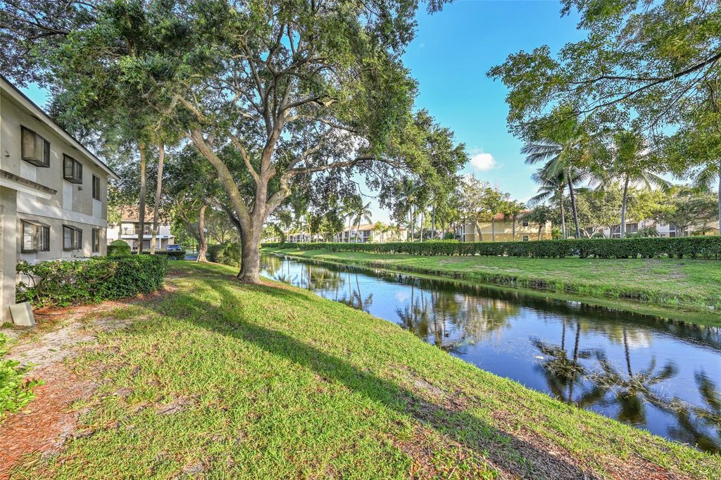 109 Gardens Dr APT 103, photo 4