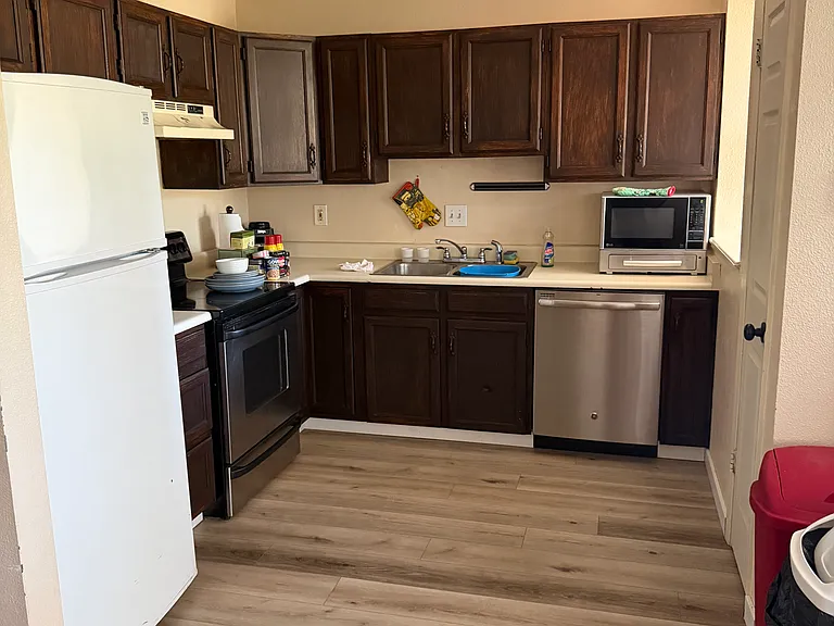 323 Southridge Pl — Photo 2