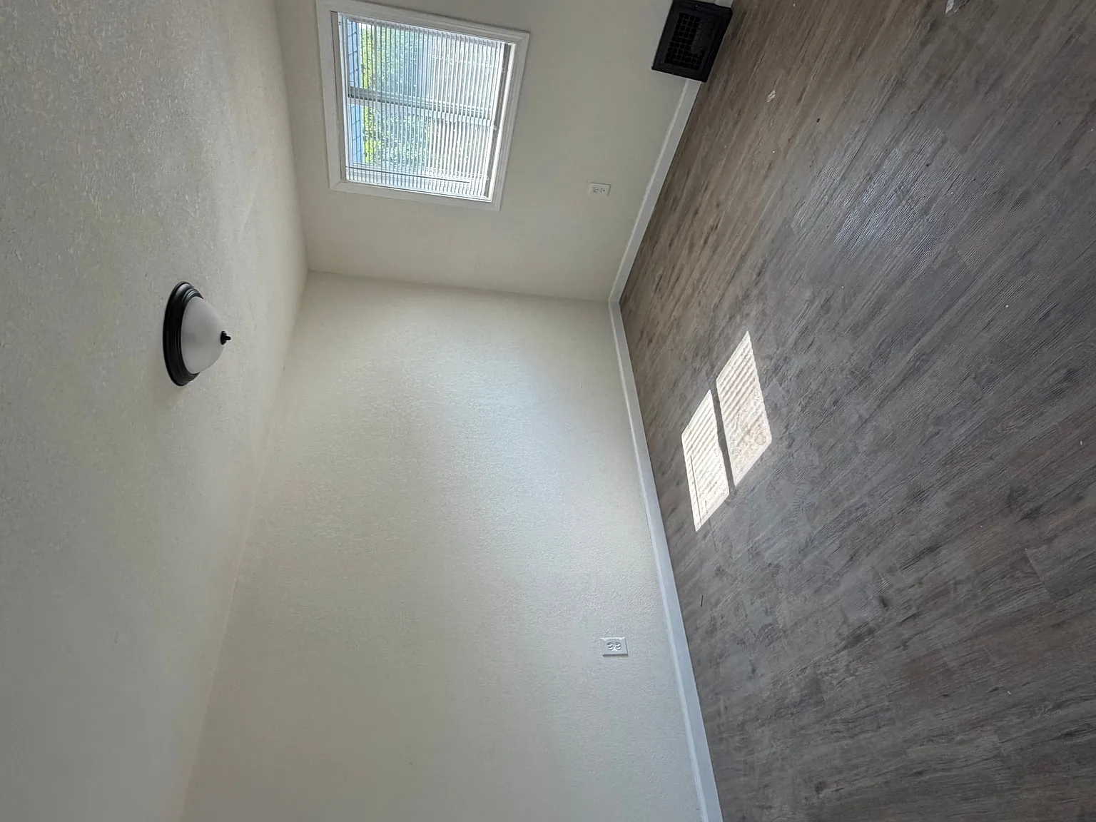 4 bed, 2.0 bath, 1100 sqft, $1,800 — Photo 3