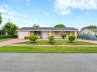 15821 SW 100th Ct, Miami, FL 33157