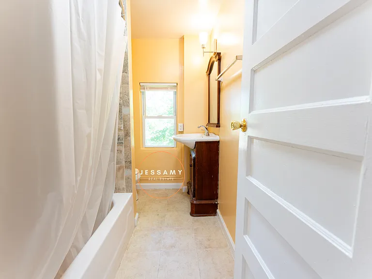 33 Oneida Ave #3 — Photo 5