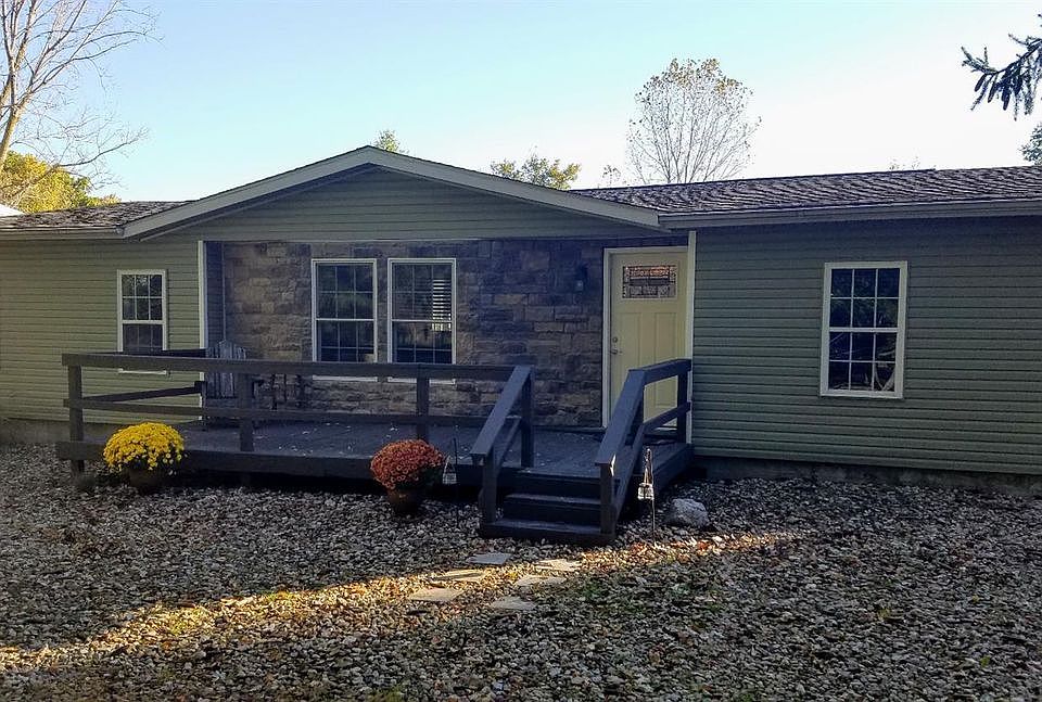 1st image of 90 Lake Holiday Ln