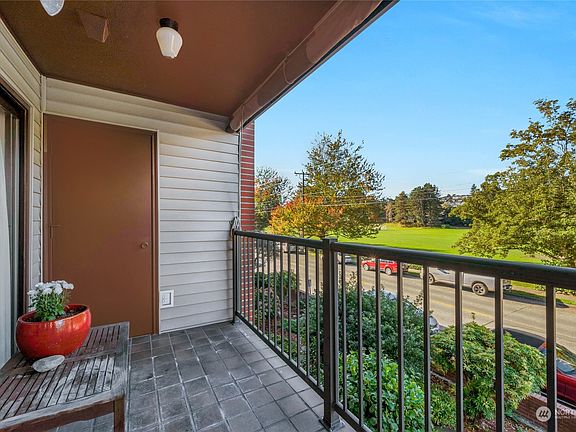 2nd image of 2858 32nd Avenue W #202