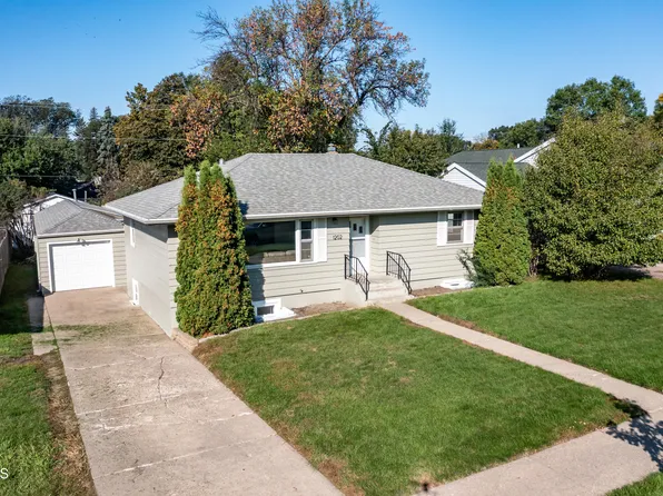 1202 N 4th St, Bismarck, ND 58501