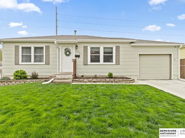 7327 S 72nd Ave, La Vista, NE 68128