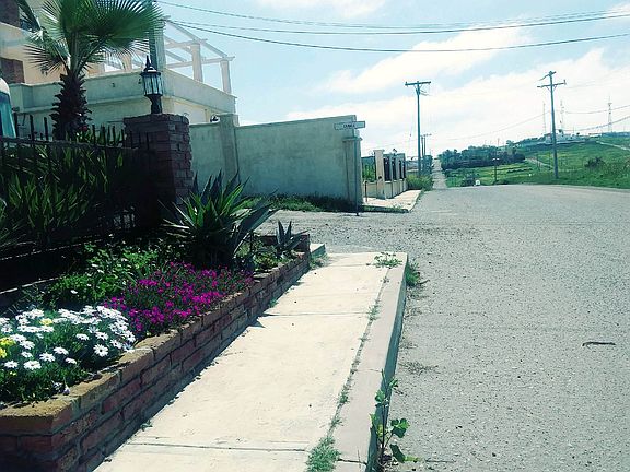 2nd image of 0004 Avenida Camalu