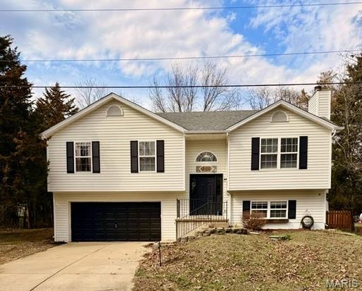 2309 W Squire Rd, Lake Sherwood, MO 63357