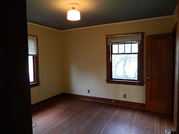 4th image of 1825 Hoyt Ave