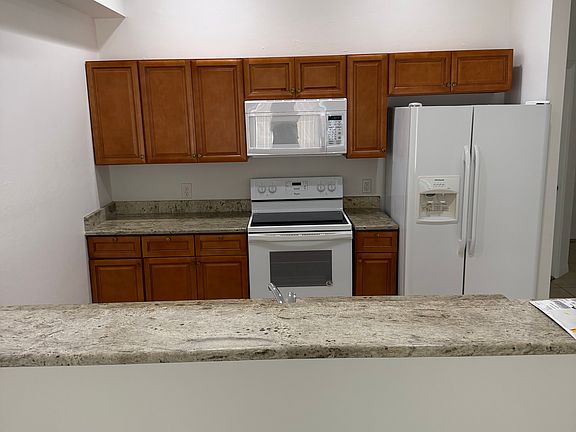 3rd image of 842 SW 39th Terrace Cpe #842