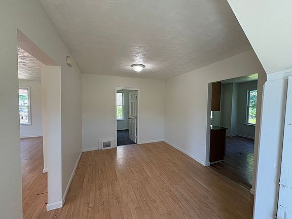 3rd image of 395 E 161st St