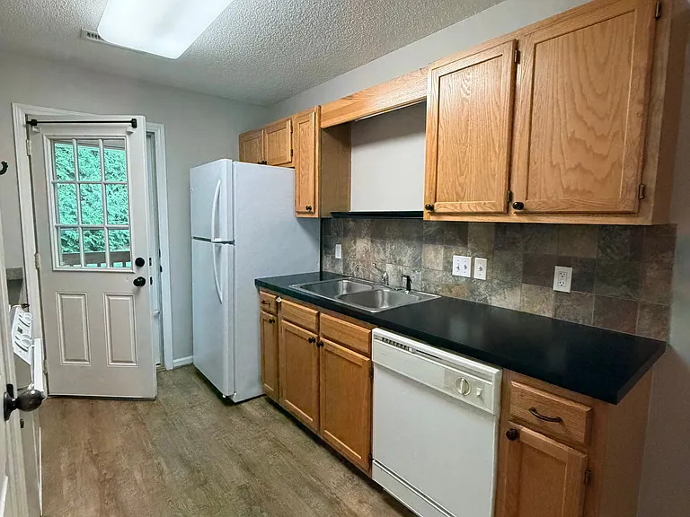 418 Westbrook Ct — Photo 8