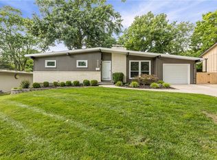8404 Shawnee Ln, Overland Park, KS 66212