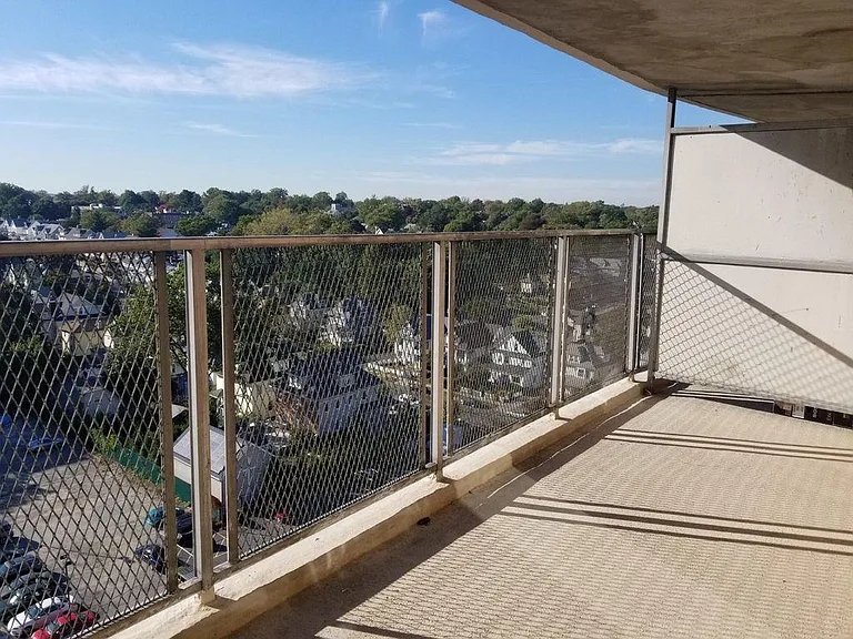 80 Guion Pl — Photo 4