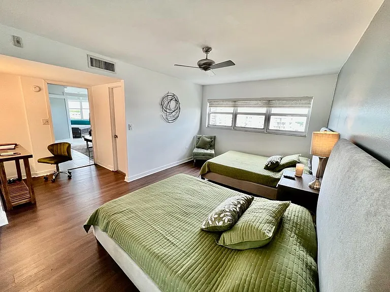 1881 Washington Ave #10E — Photo 1