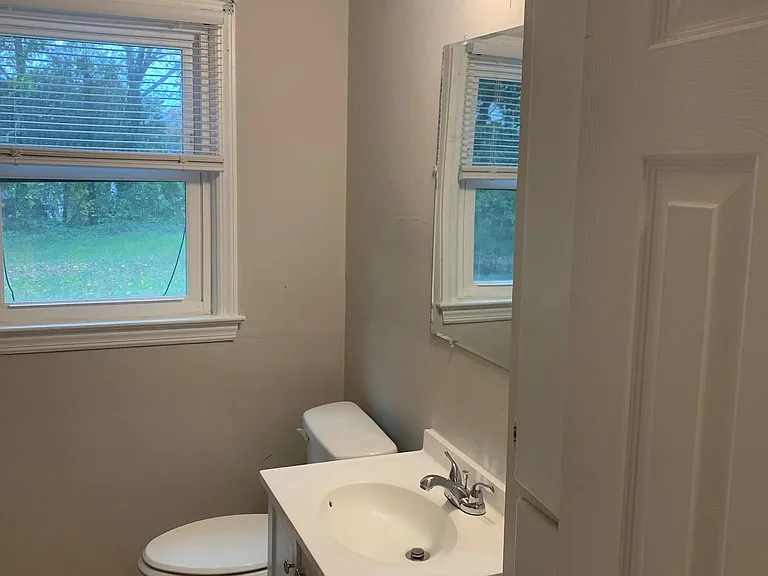 1410 Caldwell St — Photo 8