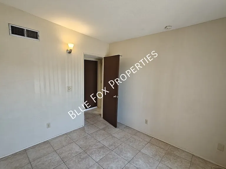 2618 S Camino Seco — Photo 14