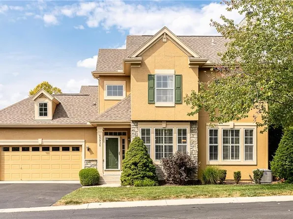 15932 Linden St, Overland Park, KS 66085