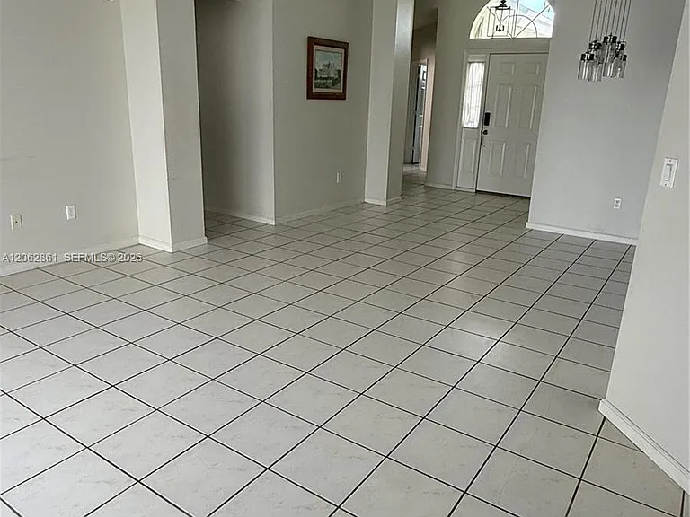 2435 SE 7th Pl — Photo 8
