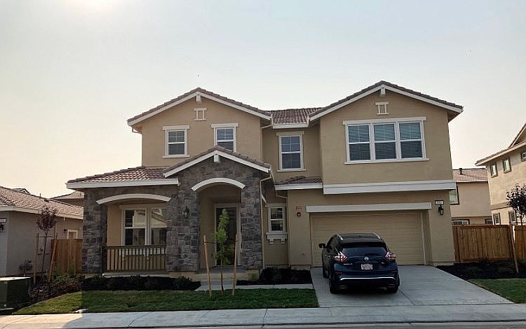 1st image of 812 Roadrunner Way