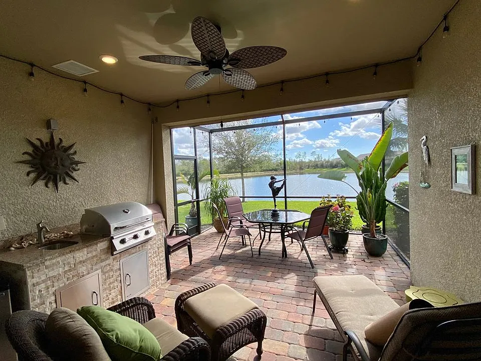 7786 Jacaranda Ln