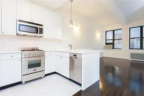 Rented by Mirador Real Estate | media 22