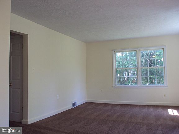 3rd image of 4010 Iva Ln