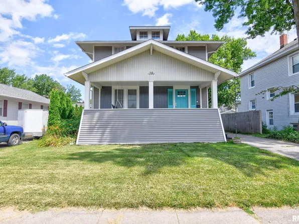 715 W Market St, Taylorville, IL 62568