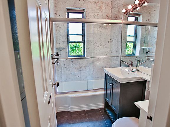 5th image of 30 E 9th St APT 5JJ