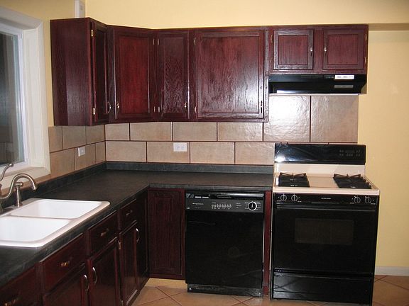 4th image of 14613 Des Plaines St