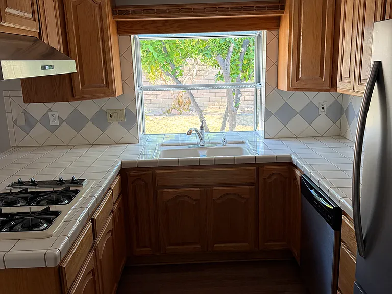 3028 E Vermillion St — Photo 8