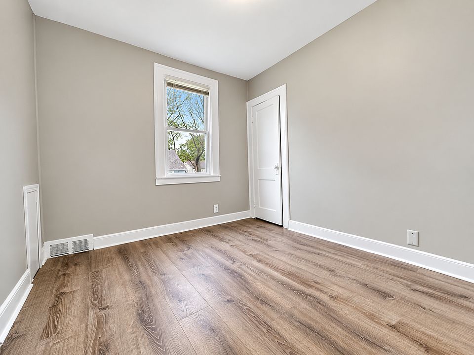 8403 Rivard Ave, photo 19